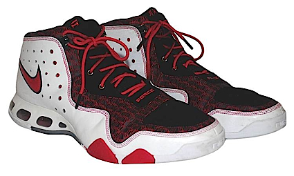 2007-2008 Yi JianLian Rookie Milwaukee Bucks Game-Used Sneakers