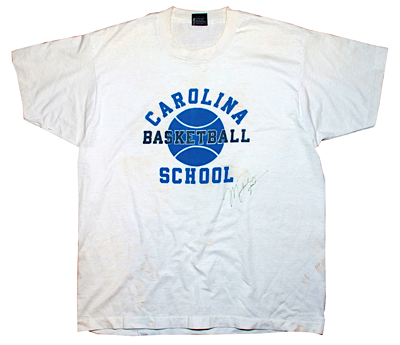 Michael Jordan Autographed Carolina Basketball School T-Shirt (JSA)