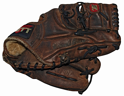 Mariano Rivera Rookie Era NY Yankees Game-Used Glove