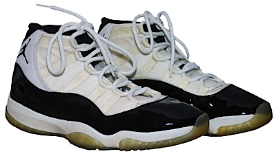 3/21/1996 Michael Jordan Chicago Bulls vs. New York Knicks Game Used & Autographed Sneakers (JSA) (Charles Oakley Provenance)