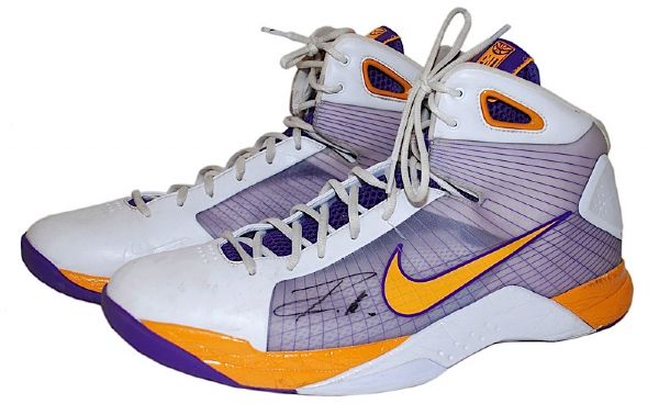 2008 Pau Gasol LA Lakers Game-Used & Autographed Sneakers (JSA)