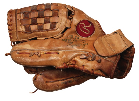 1977 Steve Carlton Phillies Game-Used and Signed Glove (Letter from Former Player) (Eskin LOA)(JSA)