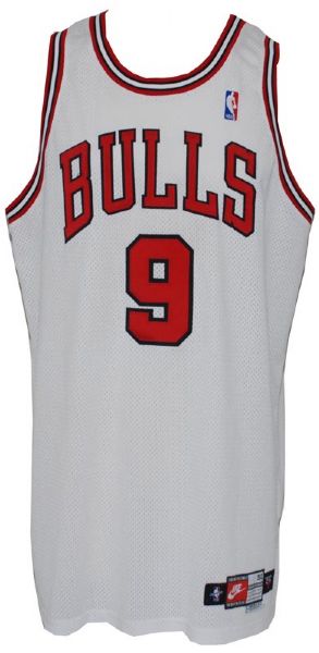 1998-99 Ron Harper Chicago Bulls Game-Used Autographed Home Jersey (BULLS LOA) (JSA)