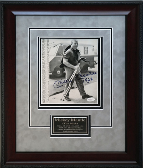 Framed Mickey Mantle B&W Original Autographed Wire Photo (JSA) 