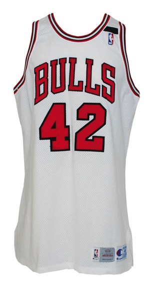 1993-1994 Scott Williams Chicago Bulls Game-Used Home Jersey (James Jordan Armband)
