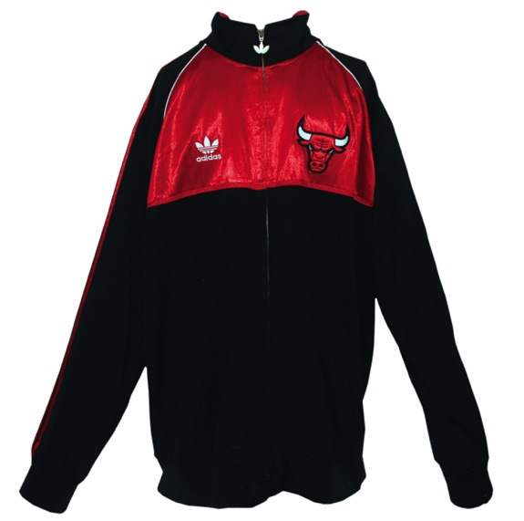 2007-2008 Luol Deng Chicago Bulls Worn Turn-Back-The-Clock Warm-up Jacket, Pants & Shooting Shirt (3)