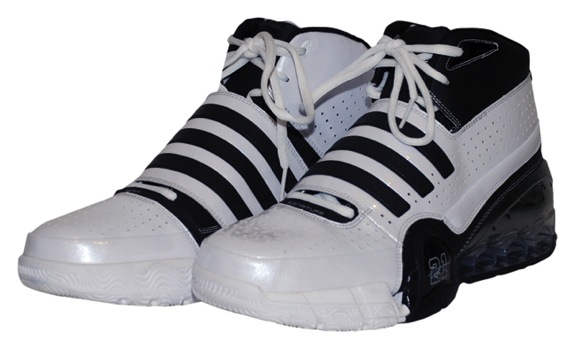 2008-2009 Tim Duncan San Antonio Spurs Game-Used Sneakers