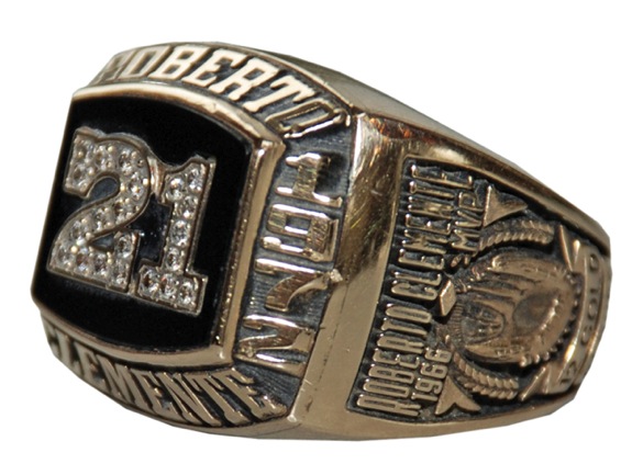 Roberto Clemente Limited Edition Commemorative Ring 