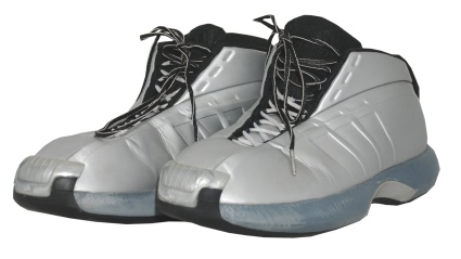 2000-01 Kobe Bryant LA Lakers Game-Used & Autographed Sneakers (Utah Jazz Team Letter) (JSA)