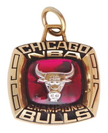 1997 Chicago Bulls Championship Collection LE Pendant with Box