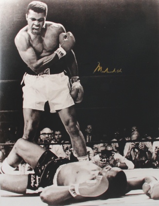 Muhammad Ali Autographed 16x20 Photo (JSA)