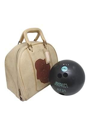 Wilt Chamberlains Personal Bowling Ball & Bag (2)