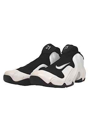 Circa 2000 Tim Duncan San Antonio Spurs Game-Used Sneakers 