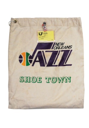 Late 1970s "Pistol" Pete Maravich New Orleans Jazz Game-Used Kneepads with Laundry Bag & Team ID (3)(Maravich Family LOA)