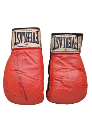 1984 Sugar Ray Leonard Training Worn & Autographed Gloves for Kevin Howard Fight (JSA)