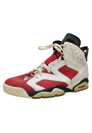 11/23/1991 Michael Jordan Chicago Bulls "Eyes Closed Free Throw" Game-Used Sneaker (Ballboy LOA)