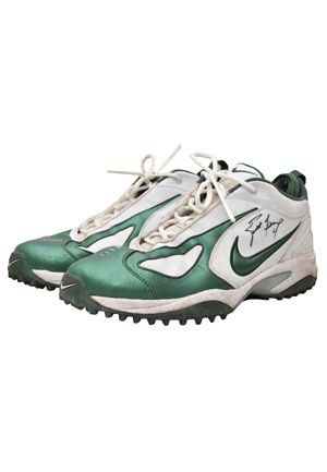 9/30/2007 Brett Favre Green Bay Packers Game-Used & Autographed Cleats (JSA • Worn While Breaking NFLs All-Time TD Record • TD #421 • Videomatch)