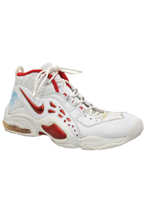1997-98 Brent Barry Los Angeles Clippers Game-Used and Autographed Sneaker (JSA • Elgin Baylor Collection)