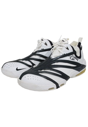 3/9/2001 Tim Duncan San Antonio Spurs Game-Used & Twice-Autographed Sneakers (JSA)