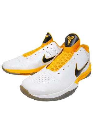 2010-11 Kobe Bryant Los Angeles Lakers Game-Used Player Exclusive Sneakers