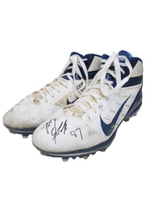 11/18/2012 Rob Gronkowski New England Patriots Game-Used & Twice-Autographed Cleats (JSA • Photomatch • 2-TD Game)