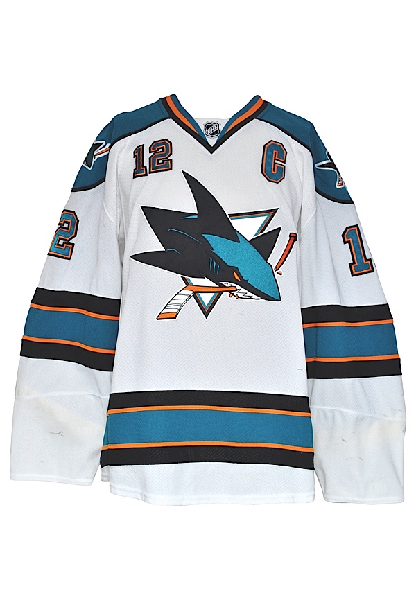 Well just this game worn hockey jersey moment just happened 🚨🚨Bob Errey  was a “C”. For the San Jose Sharks and worn #12 and worn #12 for the  Pittsburgh Penguins. Patrick Marleau “