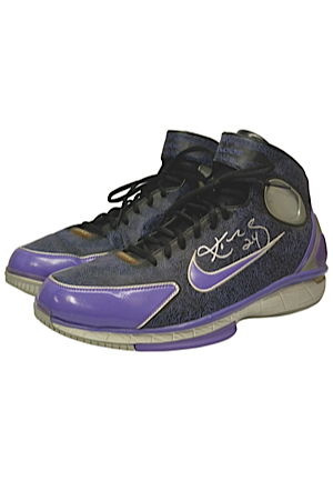 11/23/2007 Kobe Bryant Los Angeles Lakers Game-Used & Autographed Sneakers (MVP & NBA Scoring Champion Season • Photo-Matched)
