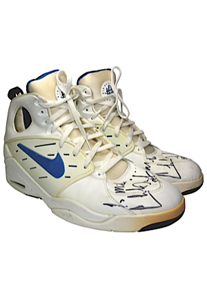 Charles Oakley New York Knicks Game-Used & Autographed Sneakers (JSA)