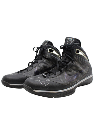 2009-10 Carl Landry Sacramento Kings Game-Used & Autographed Shoes