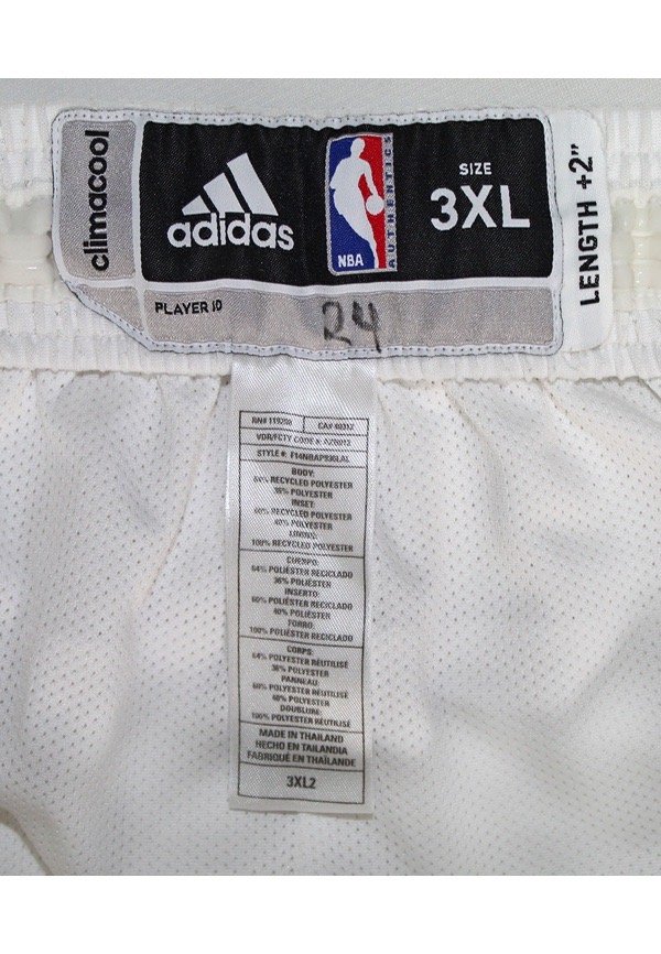Lot Detail - 3/23/2008 Kobe Bryant Los Angeles Lakers Game-Used 'Noche  Latina' Home Jersey (Photo-Matched • 36-Point, 14-Rebound Performance • NBA  MVP • NBA Scoring Champion)