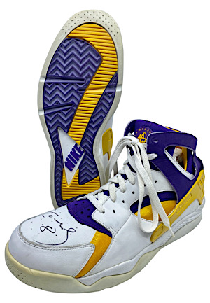2003-04 Kobe Bryant LA Lakers Game-Used & Autographed Nike Air Huarache Shoes (Photo-Matched • MeiGray LOA)