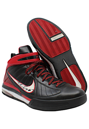 2009-10 Brandon Roy Portland Trail Blazers Game-Used & Dual-Autographed Shoes