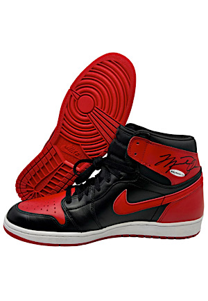 2001 Michael Jordan Autographed Air Jordan 1 Retro High OG "Bred" Shoes (UDA)