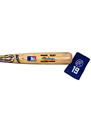 2000 Tony Gwynn SD Padres Game-Used Bat & Wristband (2)(PSA/DNA)